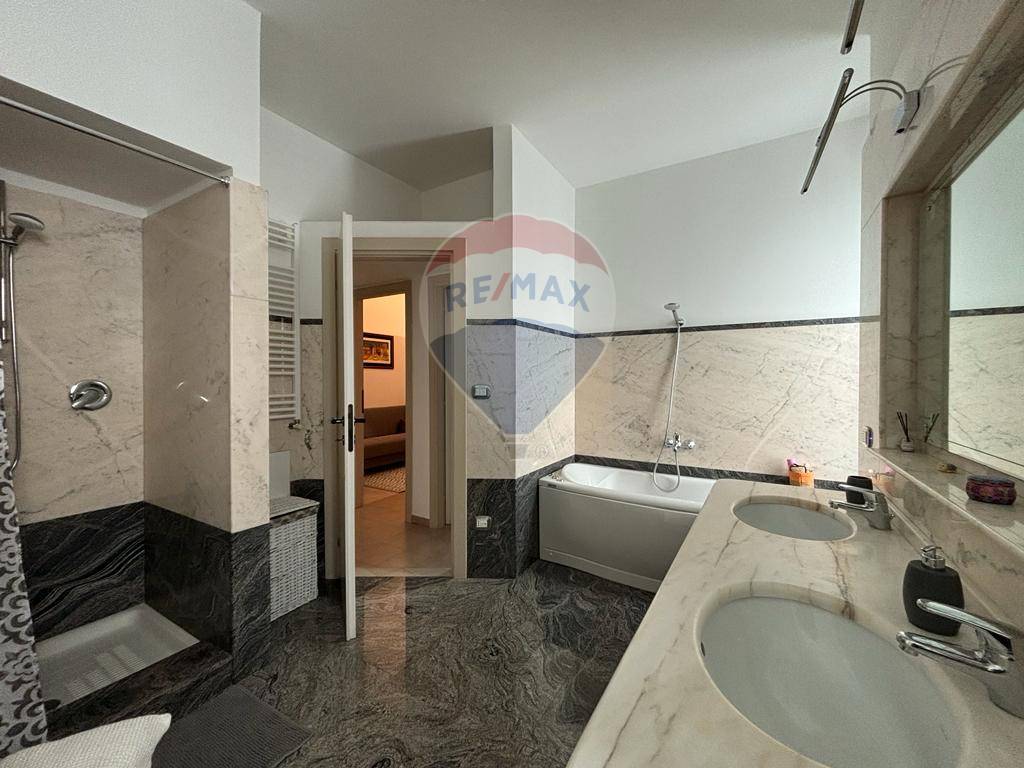 Appartamento di  3 vani /95 mq  a Bari - Poggiofranco (zona Poggiofranco)