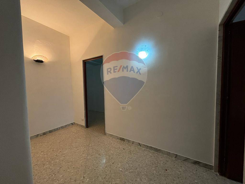 Appartamento di  3 vani /80 mq  a Bari - Libertà (zona Libertà )