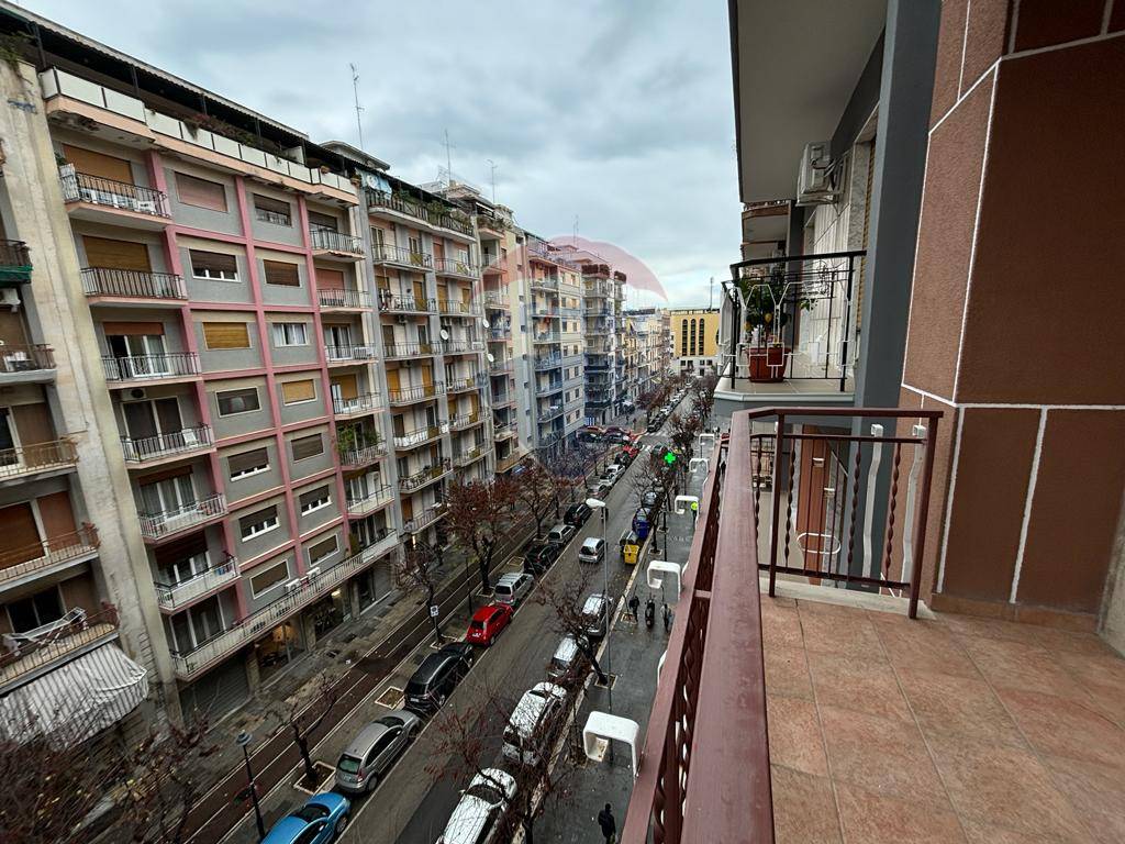 Appartamento di  3 vani /80 mq  a Bari - Libertà (zona Libertà )