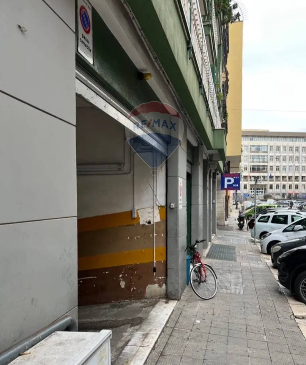 Box / Garage / Posto Auto di  1 vani /185 mq  a Bari - Libertà (zona Libertà )