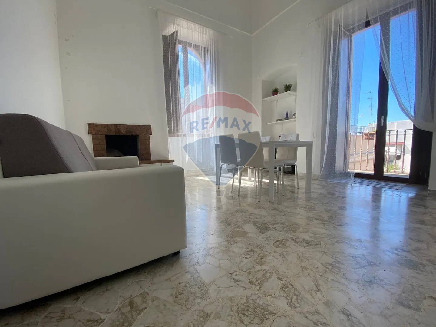 Villa (zona residenziale) di  6 vani /600 mq  a Adelfia (zona Adelfia Canneto)