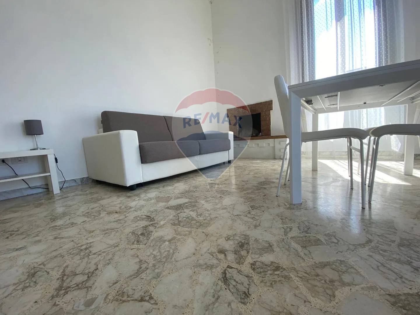 Villa (zona residenziale) di  6 vani /600 mq  a Adelfia (zona Adelfia Canneto)