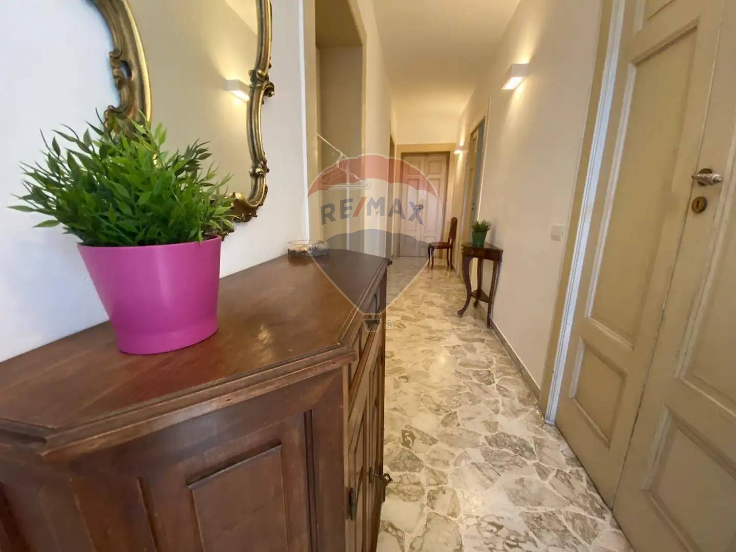 Villa (zona residenziale) di  6 vani /600 mq  a Adelfia (zona Adelfia Canneto)