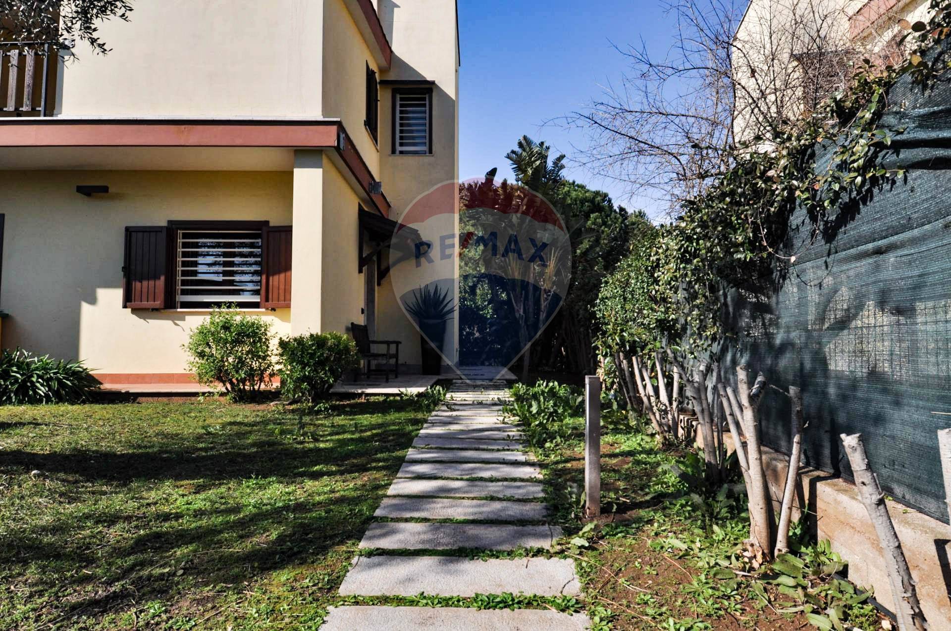 Villa (zona residenziale) di  6 vani /210 mq  a Noicattaro