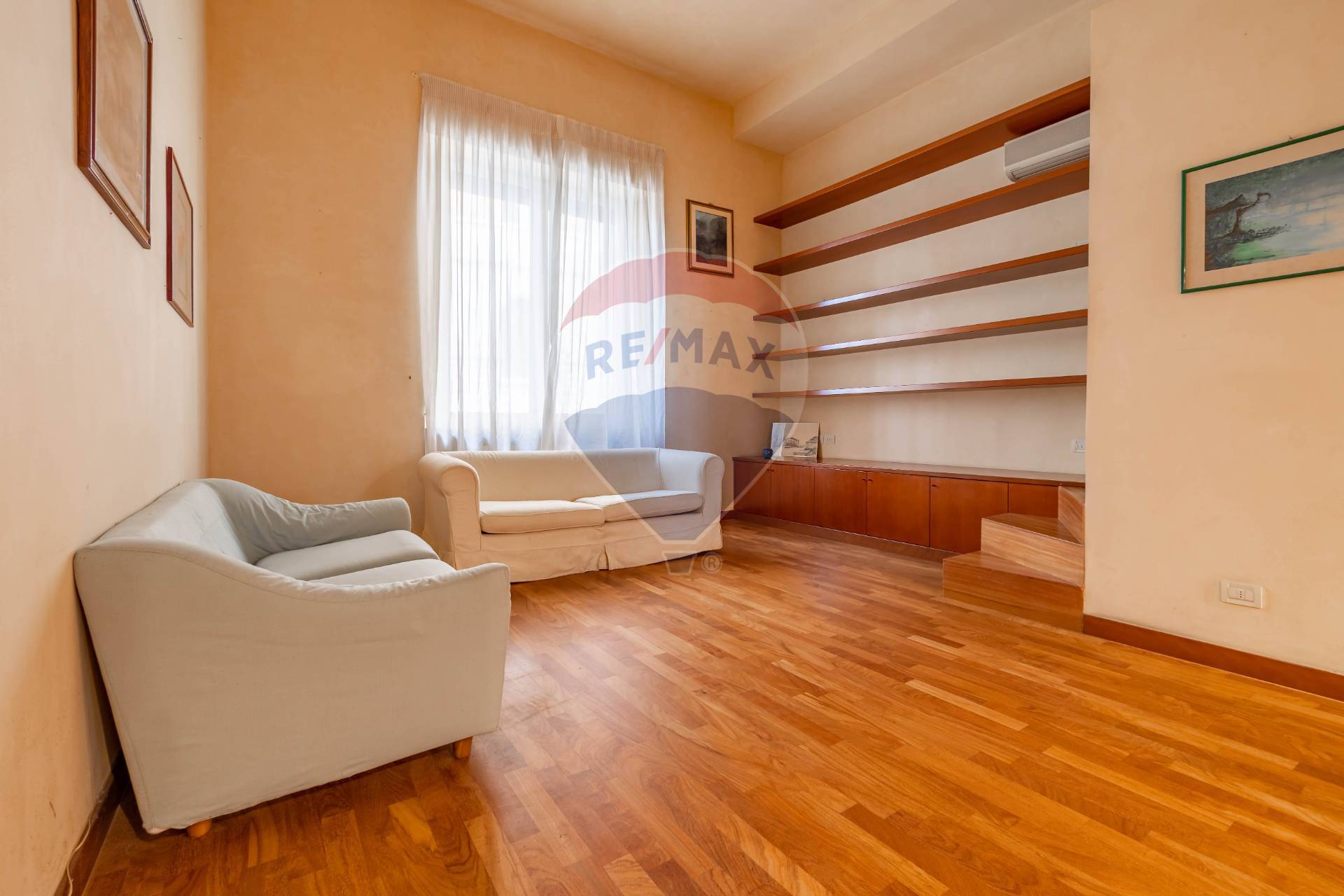 Appartamento di  6 vani /143 mq  a Bari - Murat (zona Murat)