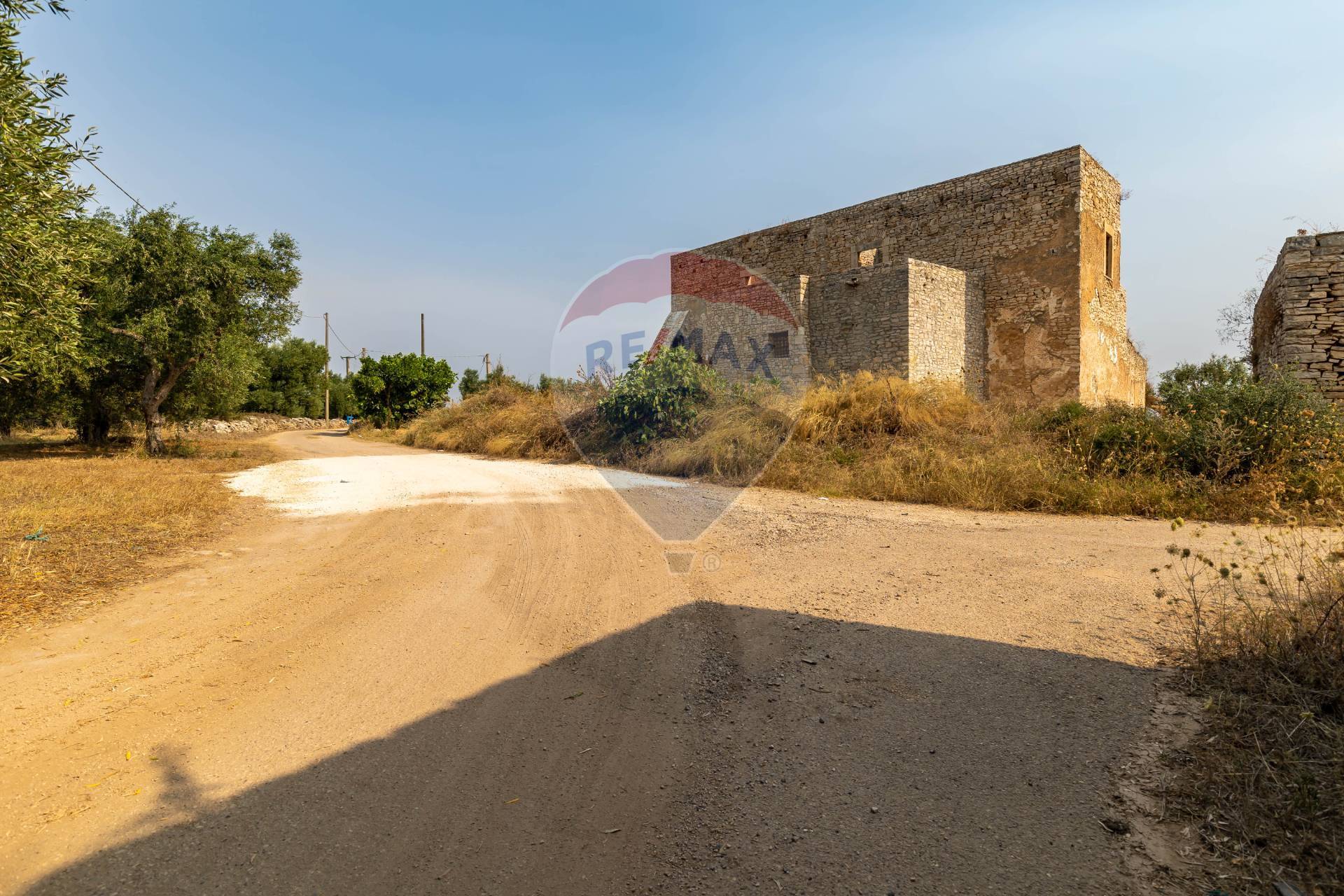 Rustico / Casale / Masseria di  6 vani /621 mq  a Giovinazzo