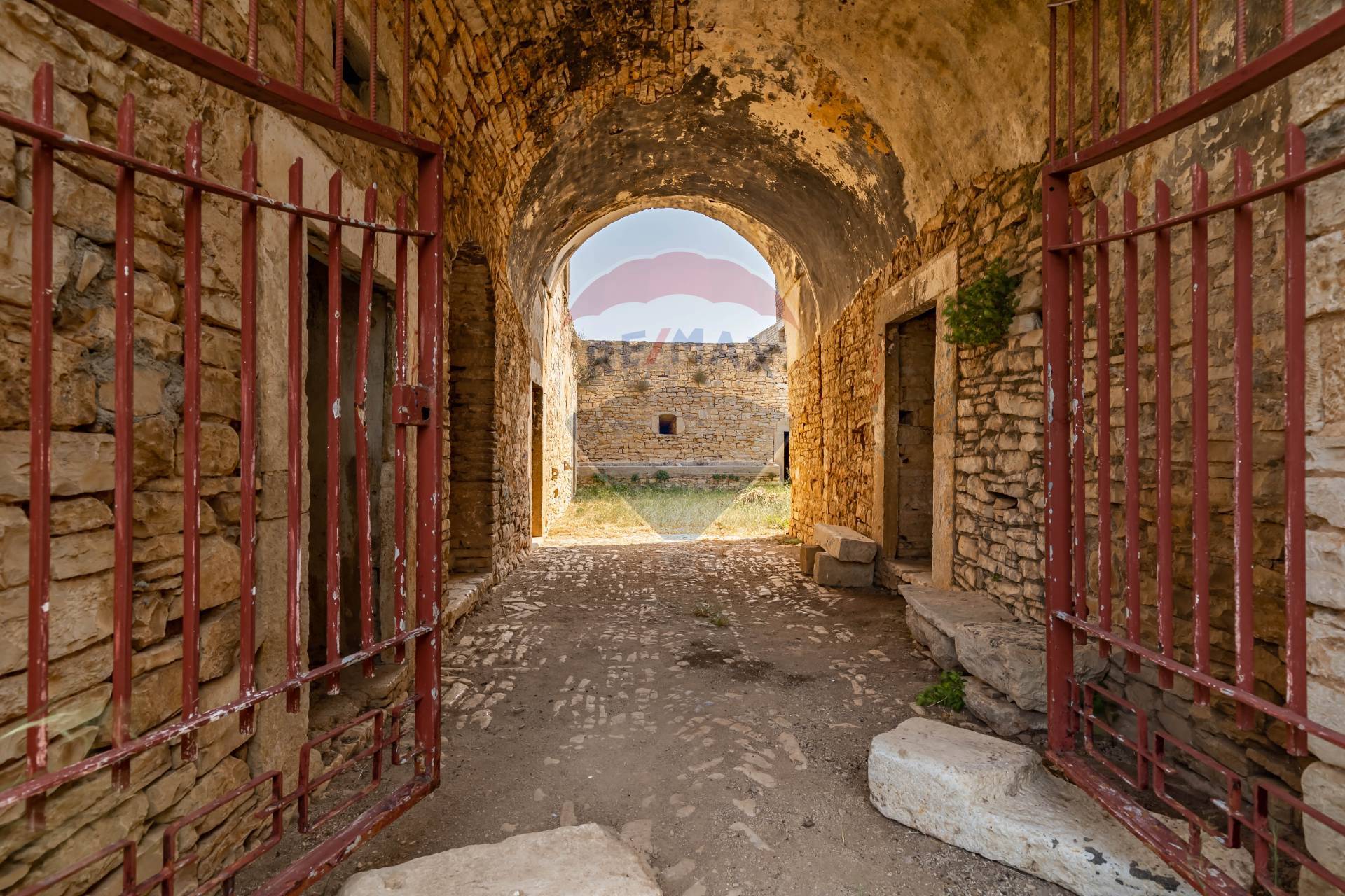 Rustico / Casale / Masseria di  6 vani /621 mq  a Giovinazzo