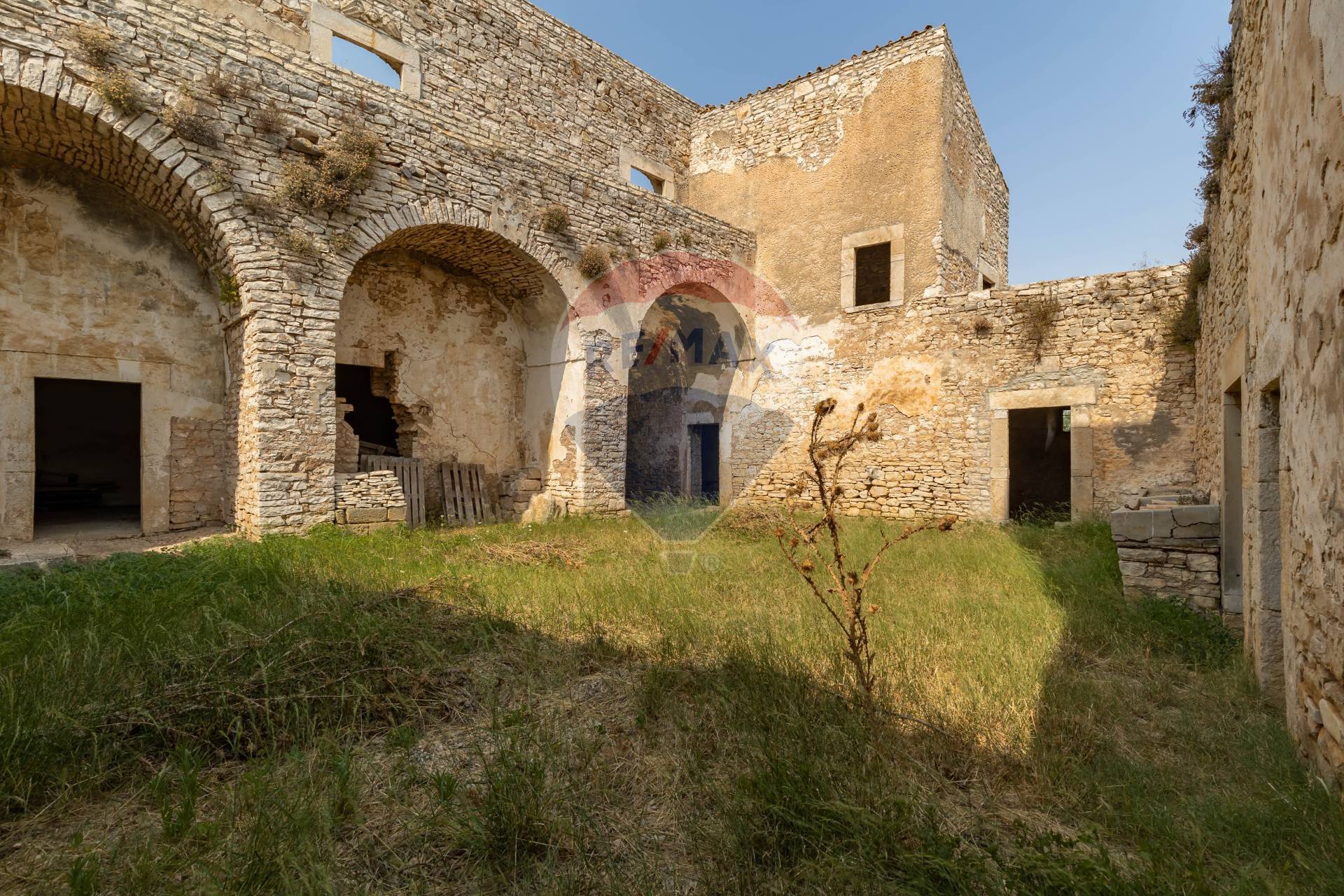 Rustico / Casale / Masseria di  6 vani /621 mq  a Giovinazzo