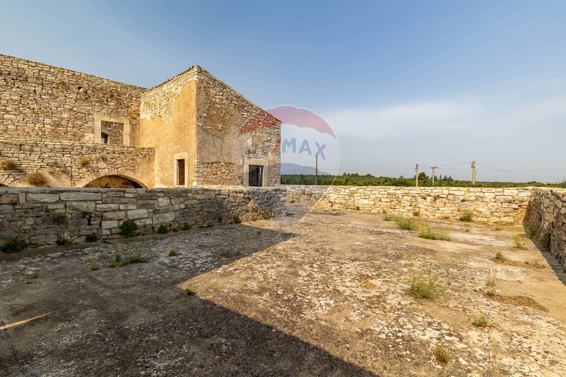 Rustico / Casale / Masseria di  6 vani /621 mq  a Giovinazzo