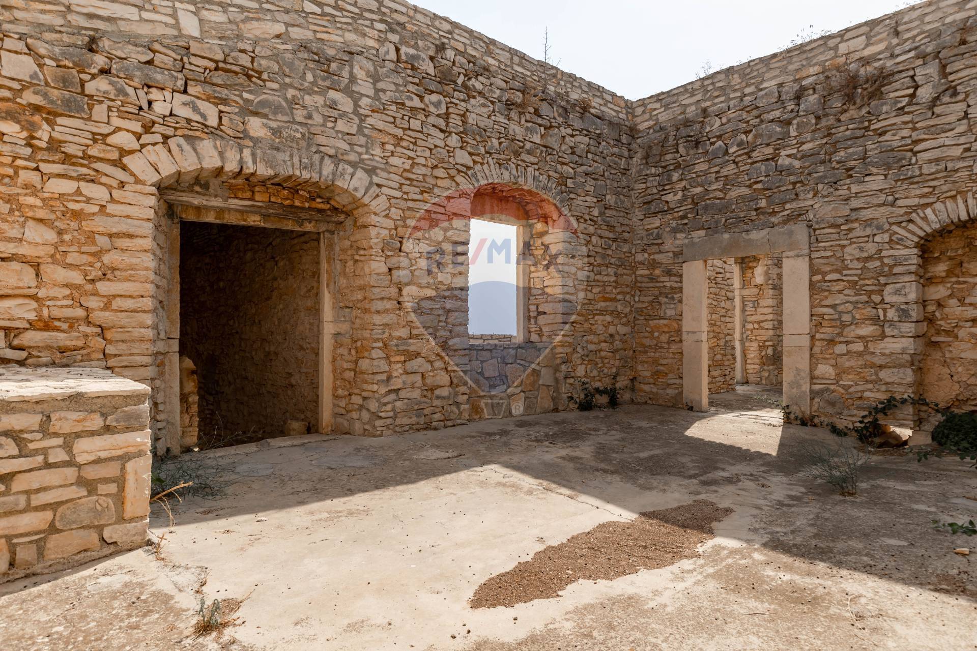 Rustico / Casale / Masseria di  6 vani /621 mq  a Giovinazzo