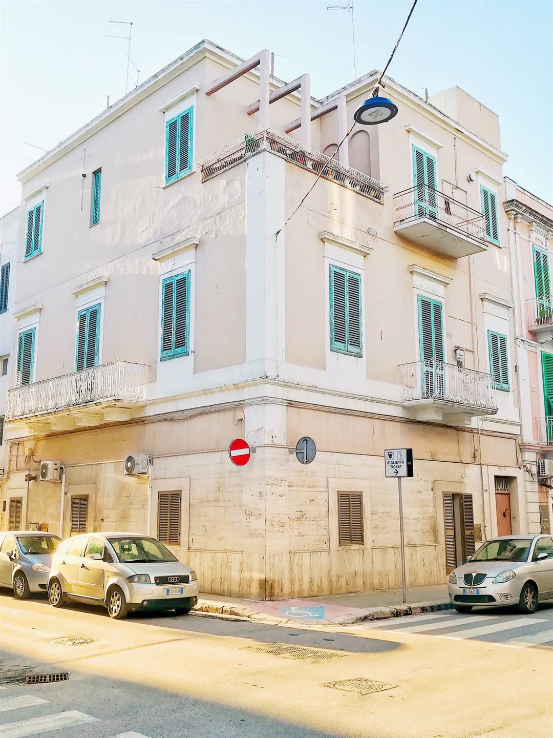 Palazzo / Stabile di  6 vani /322 mq  a Monopoli