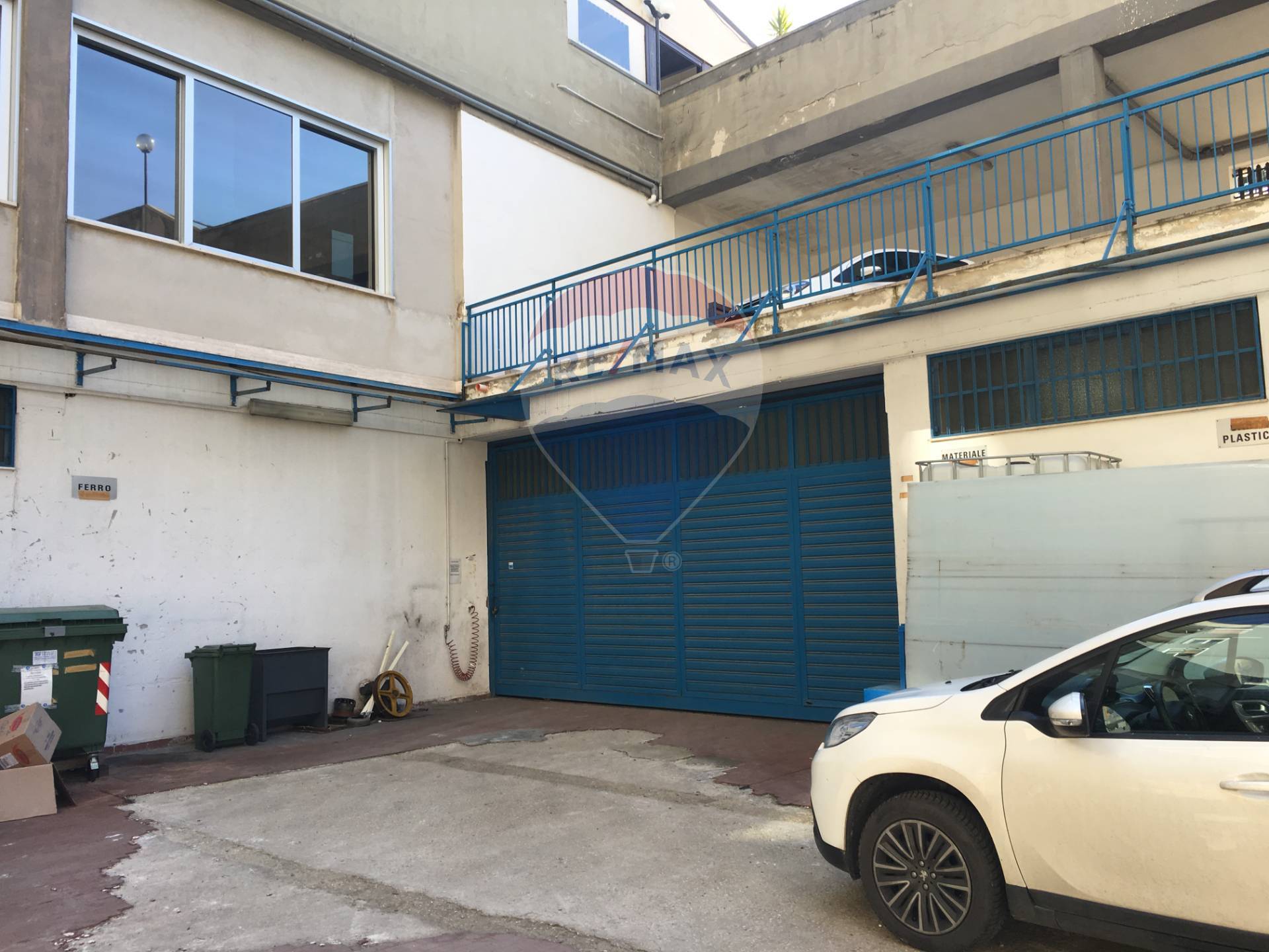 Box / Garage / Posto Auto di  1 vani /1321 mq  a Bari - Poggiofranco (zona Poggiofranco)