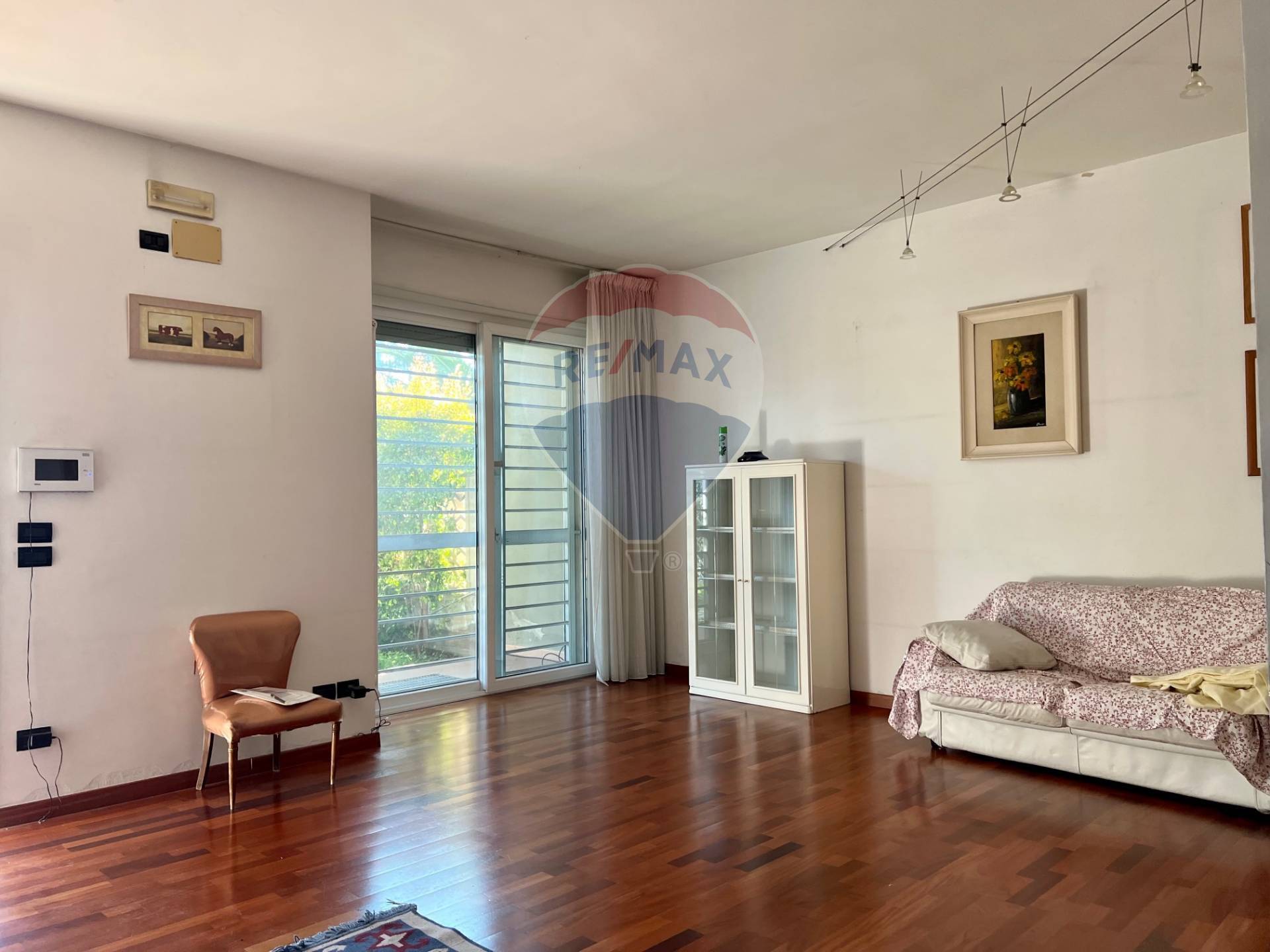 Villa (zona residenziale) di  5 vani /160 mq  a Valenzano