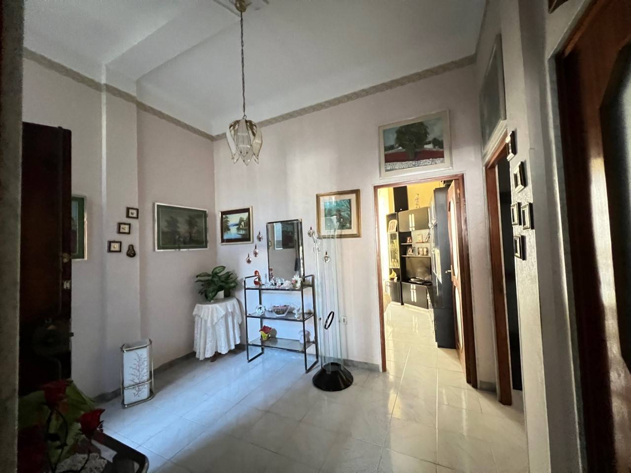 Appartamento di  4 vani /95 mq  a Bari (zona MADONNELLA)