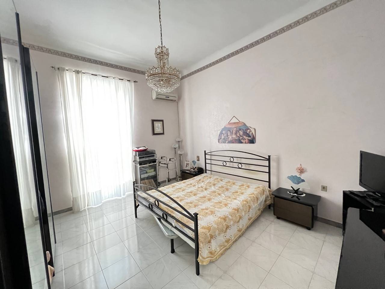 Appartamento di  4 vani /95 mq  a Bari (zona MADONNELLA)