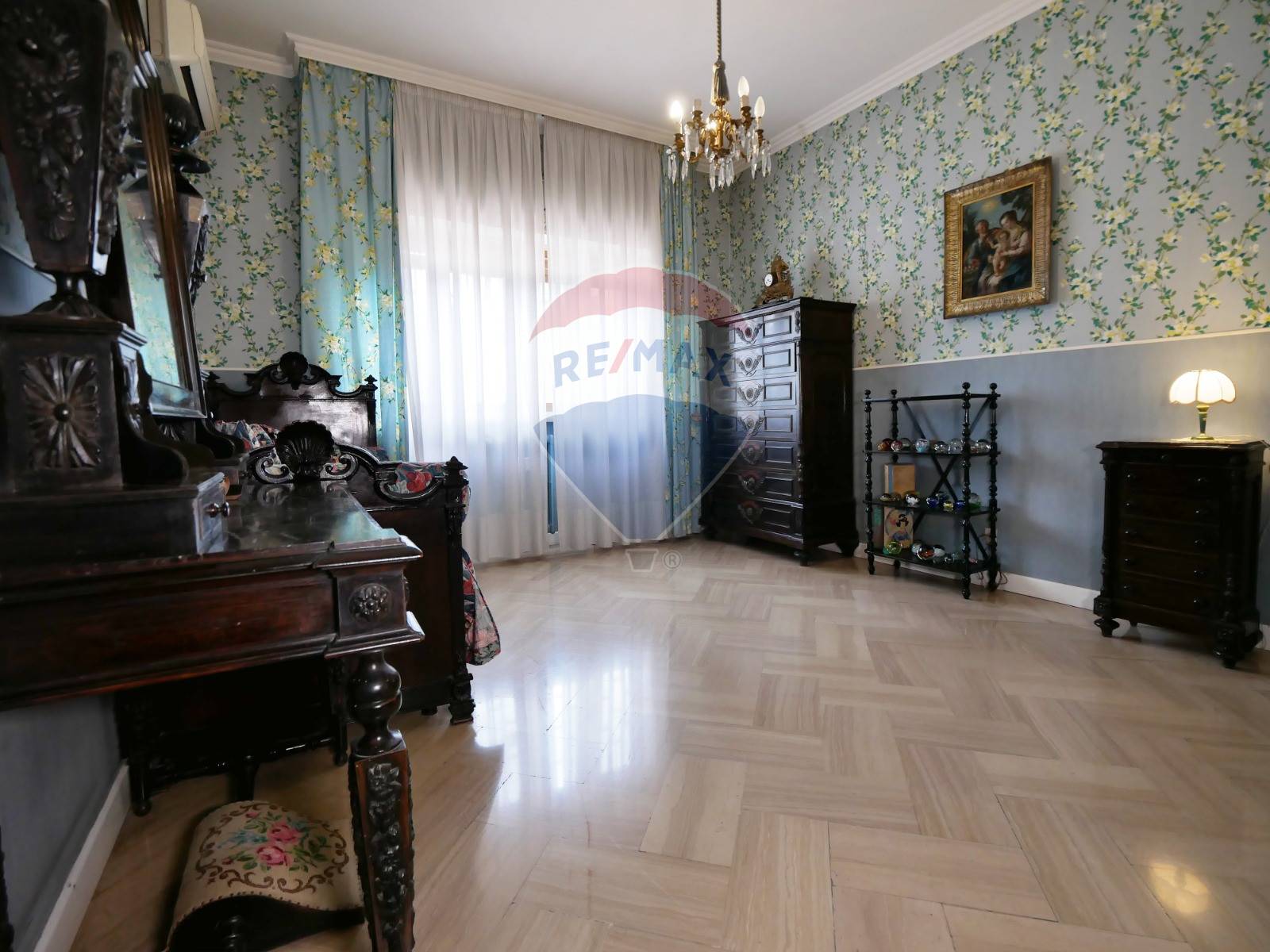 Appartamento di  5 vani /165 mq  a Bari - Poggiofranco (zona Poggiofranco)