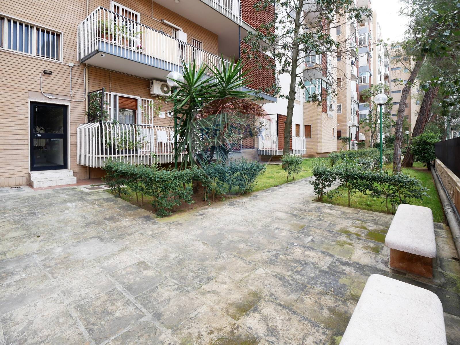 Appartamento di  5 vani /165 mq  a Bari - Poggiofranco (zona Poggiofranco)