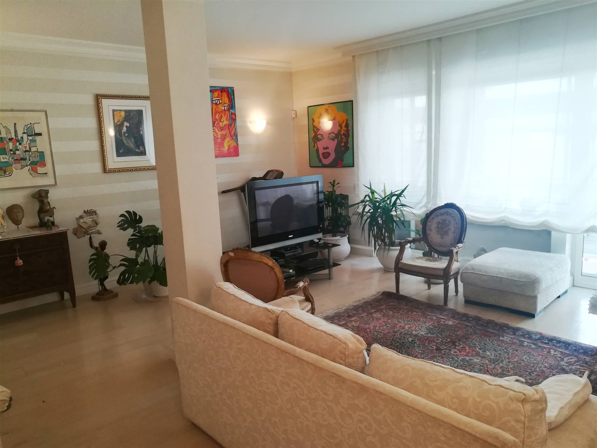 Appartamento di  5 vani /223 mq  a Bari (zona MADONNELLA)