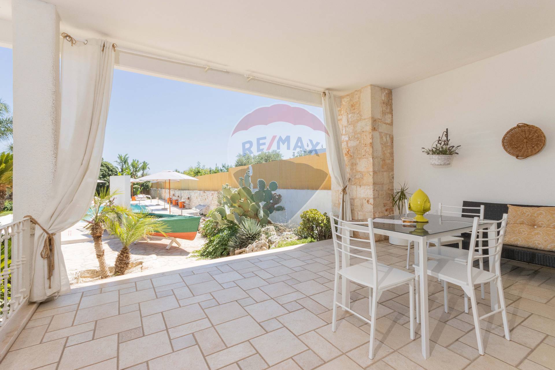 Villa (zona residenziale) di  6 vani /450 mq  a Polignano a Mare