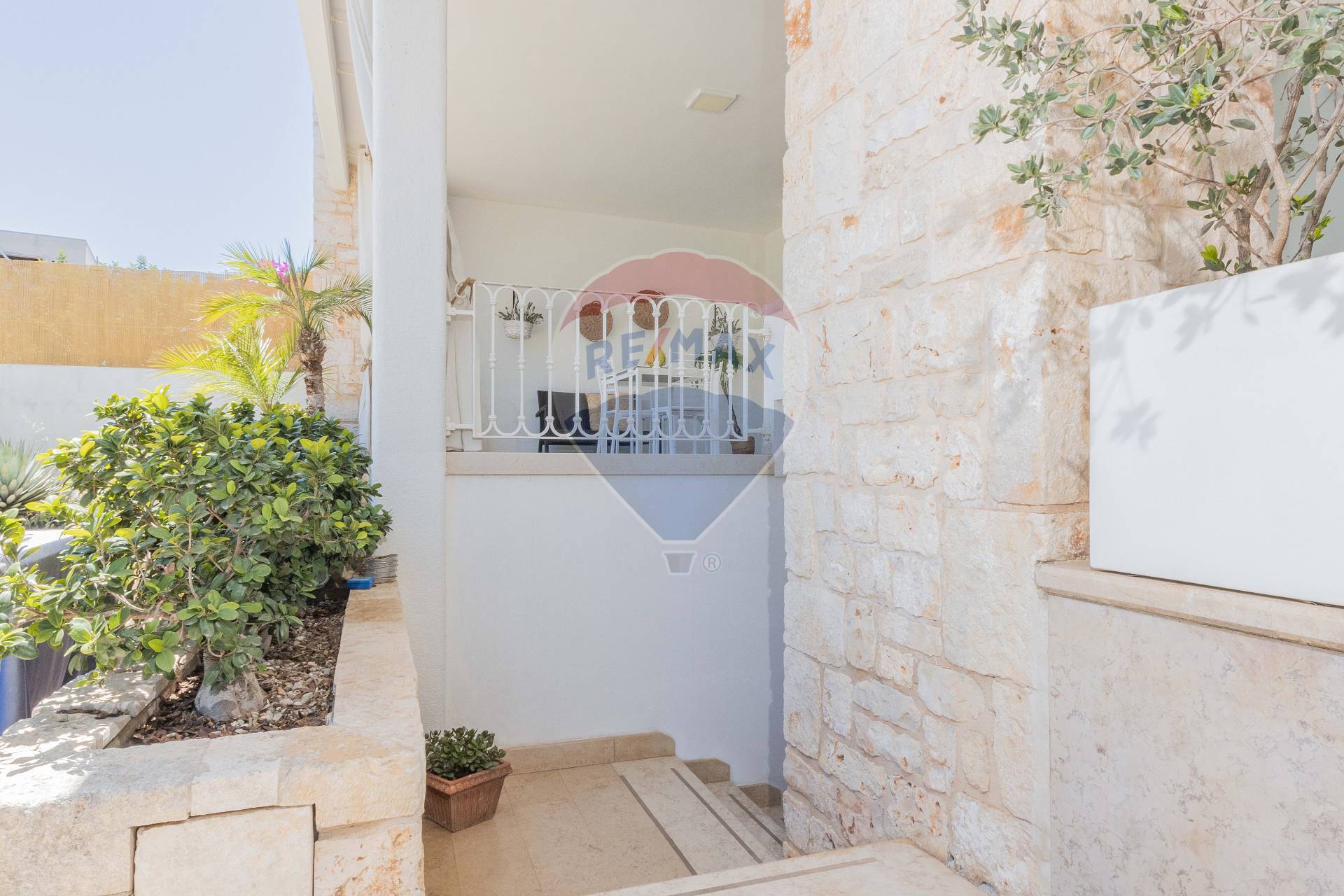 Villa (zona residenziale) di  6 vani /450 mq  a Polignano a Mare