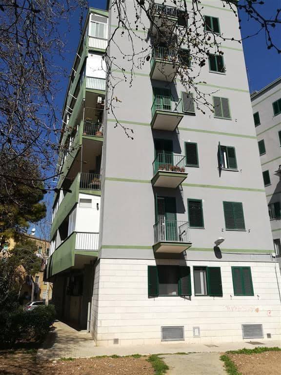 Appartamento di  3 vani /85 mq  a Bari (zona JAPIGIA)