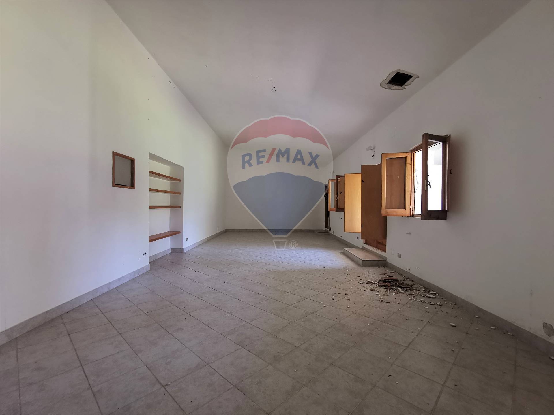 Casa indipendente di  6 vani /420 mq  a Bari - Poggiofranco (zona Poggiofranco)