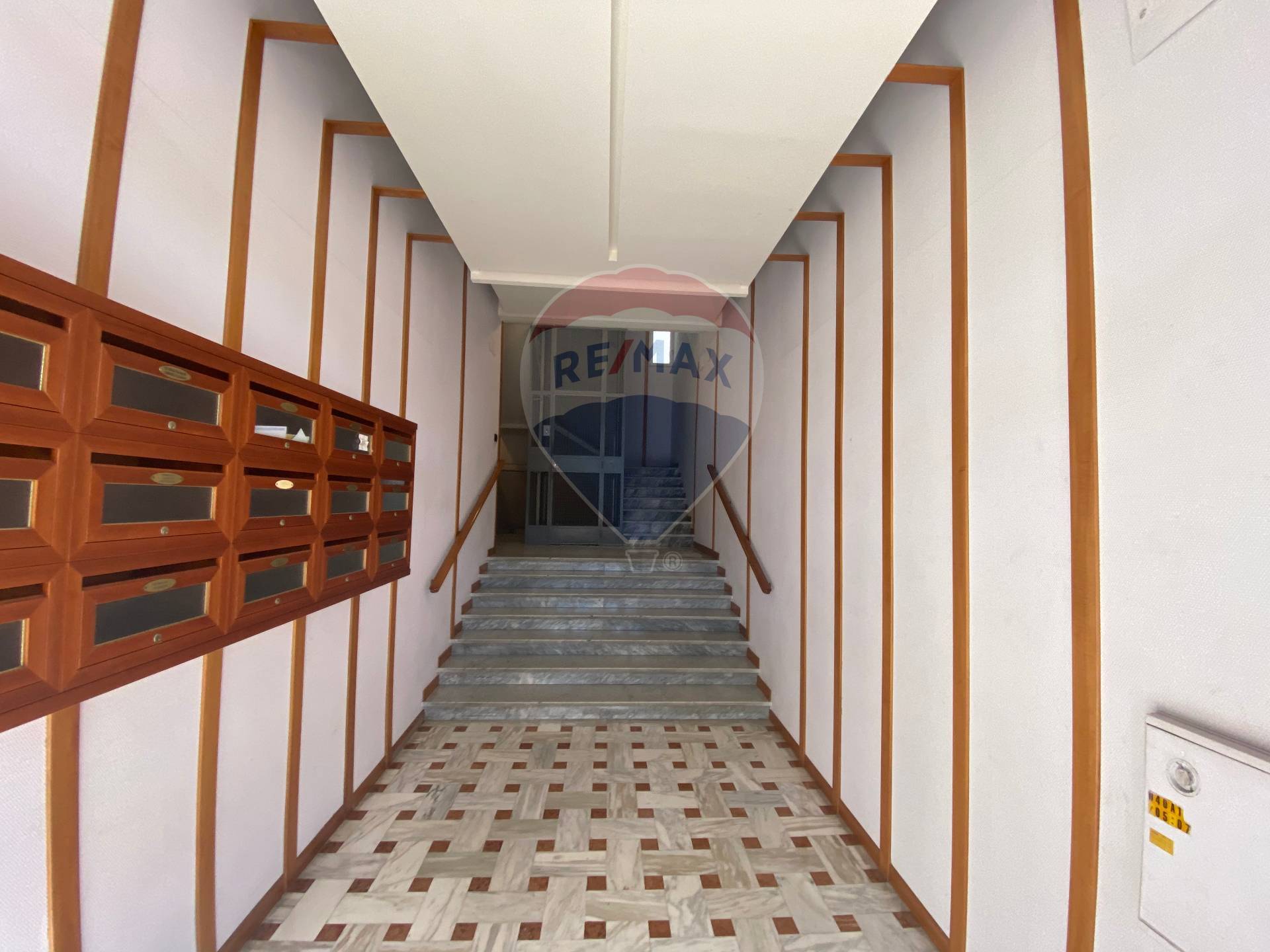 Appartamento di  3 vani /107 mq  a Bari - Poggiofranco (zona Poggiofranco)