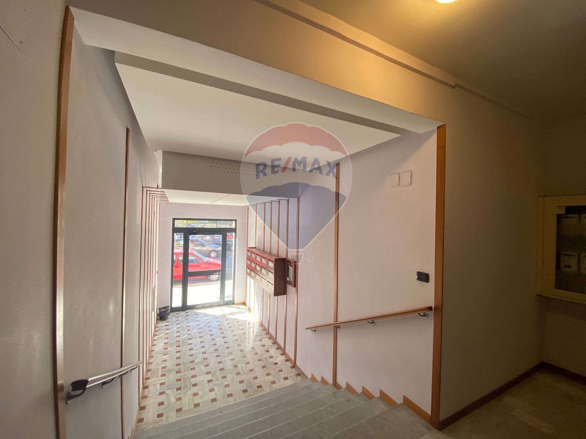 Appartamento di  3 vani /107 mq  a Bari - Poggiofranco (zona Poggiofranco)