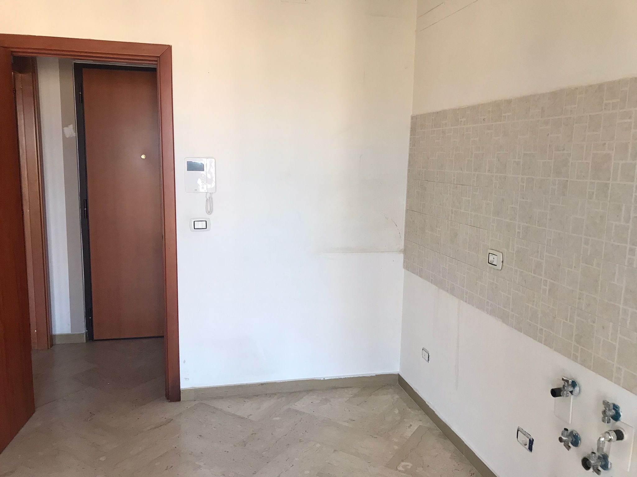 Appartamento di  2 vani /61 mq  a Bari - Japigia (zona Via delle forze armate )