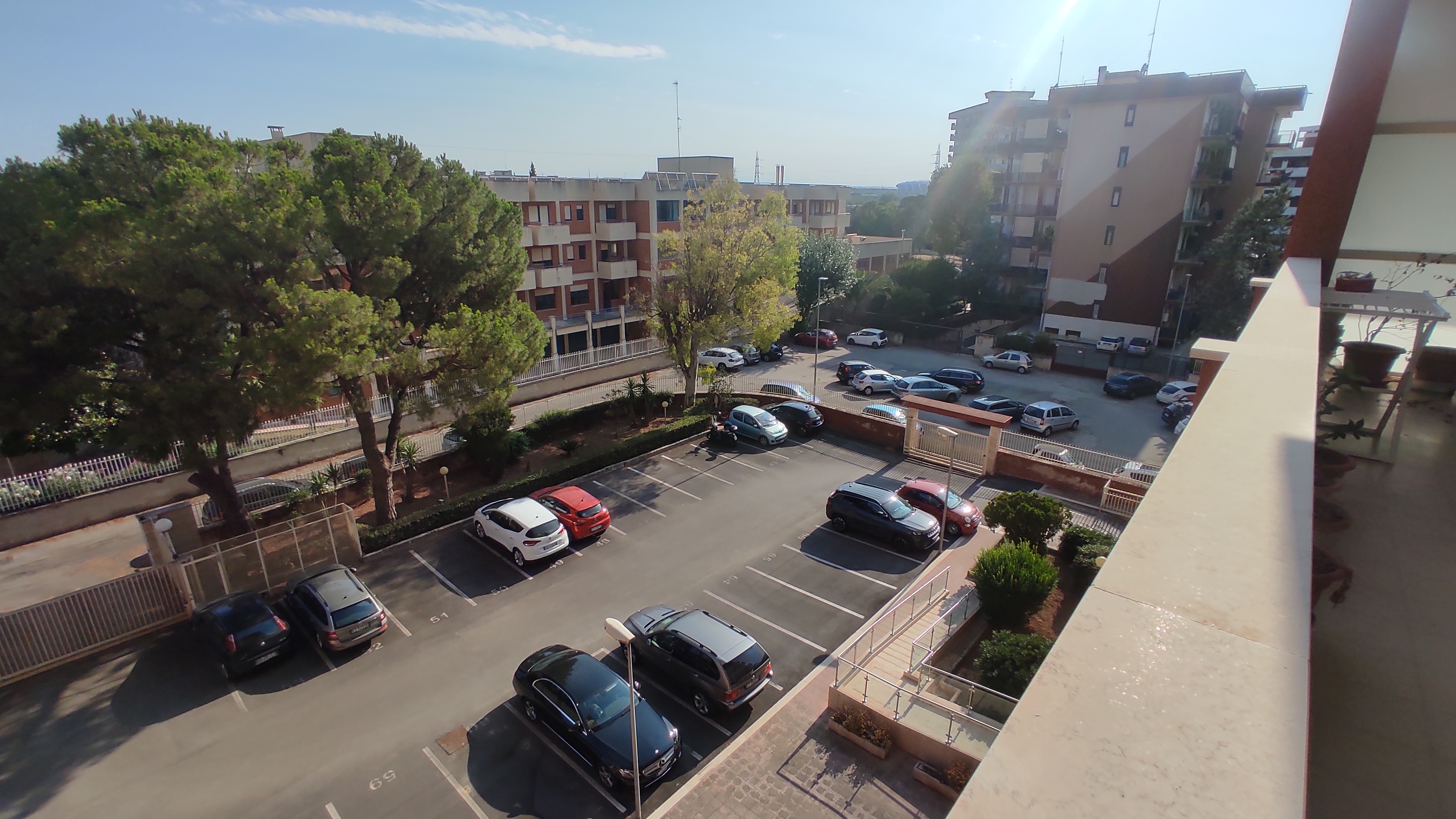 Bari (Poggiofranco). Libero. Ampio quadrilocale accessoriato.