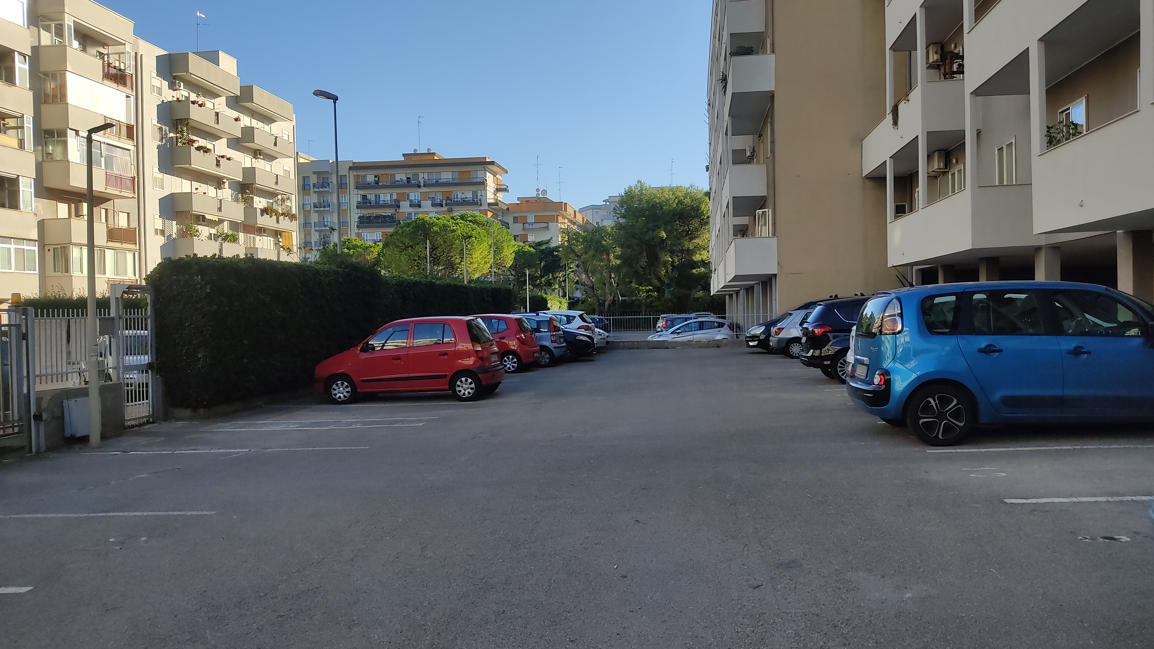 Bari (Japigia), zona residenziale. Affittasi ampio pentavani accessoriato.