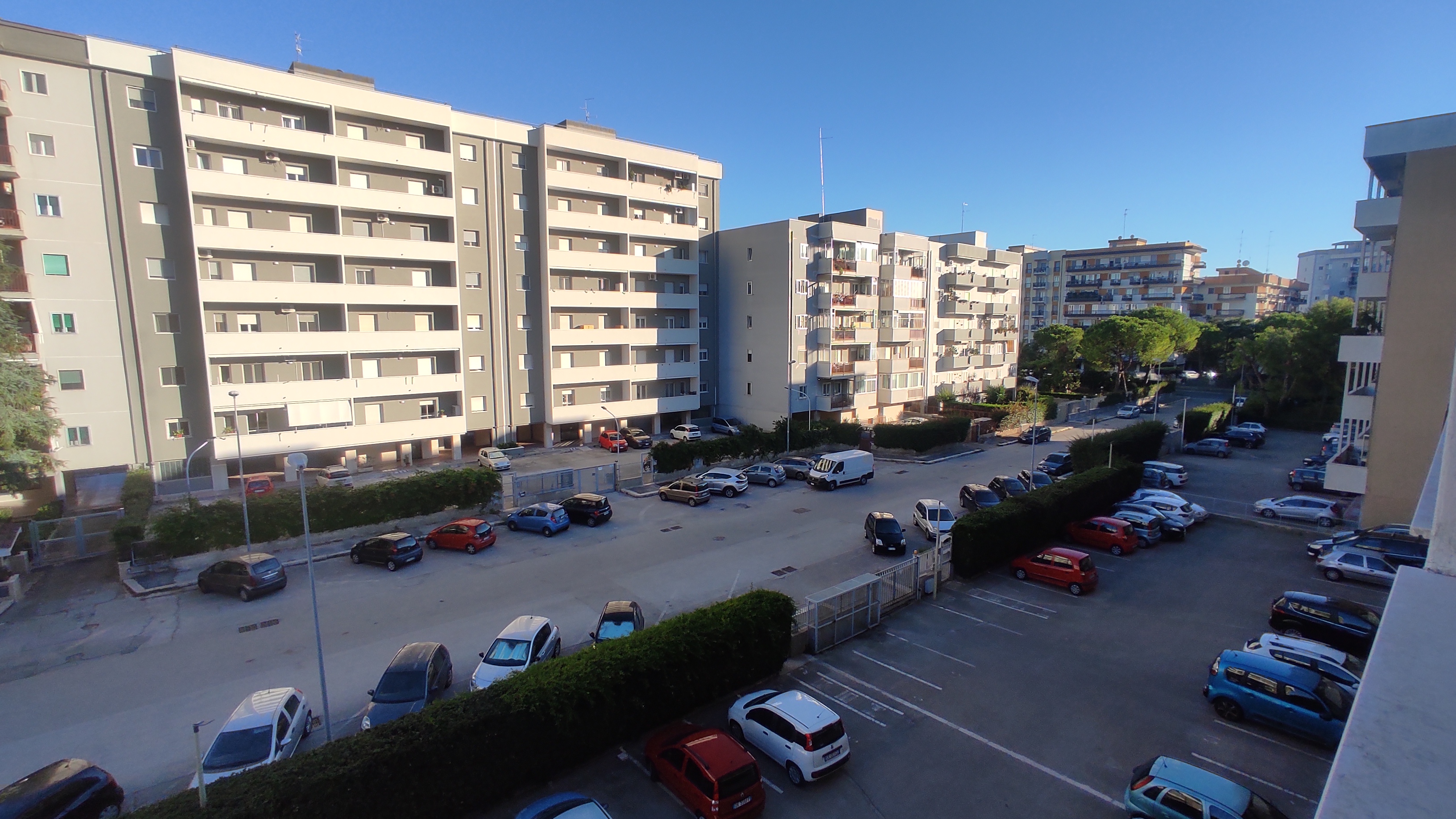 Bari (Japigia), zona residenziale. Affittasi ampio pentavani accessoriato.