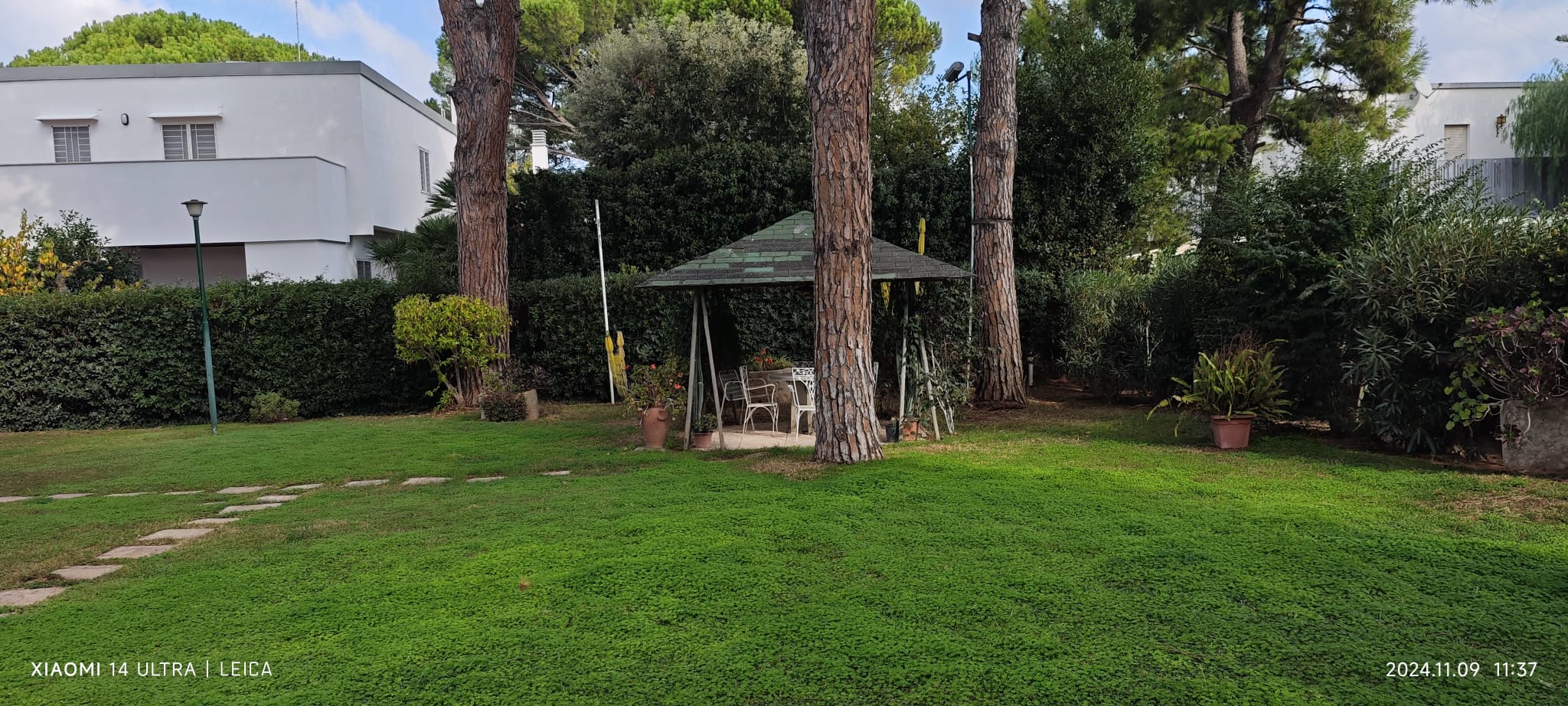 VILLA con giardino privato