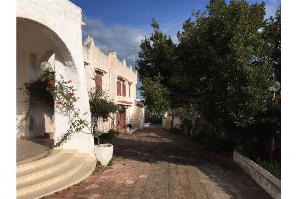 Villa (zona residenziale) di  6 vani /450 mq  a Mola di Bari