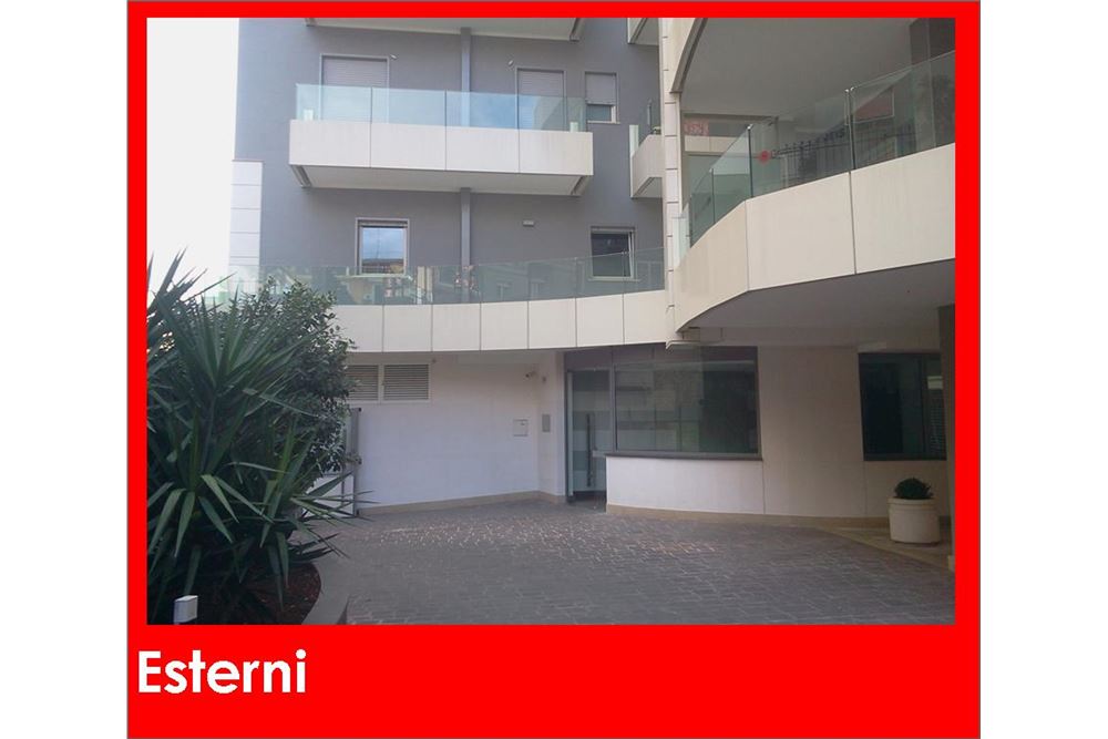 Ufficio/172 mq  a Bari - Picone (zona Picone)