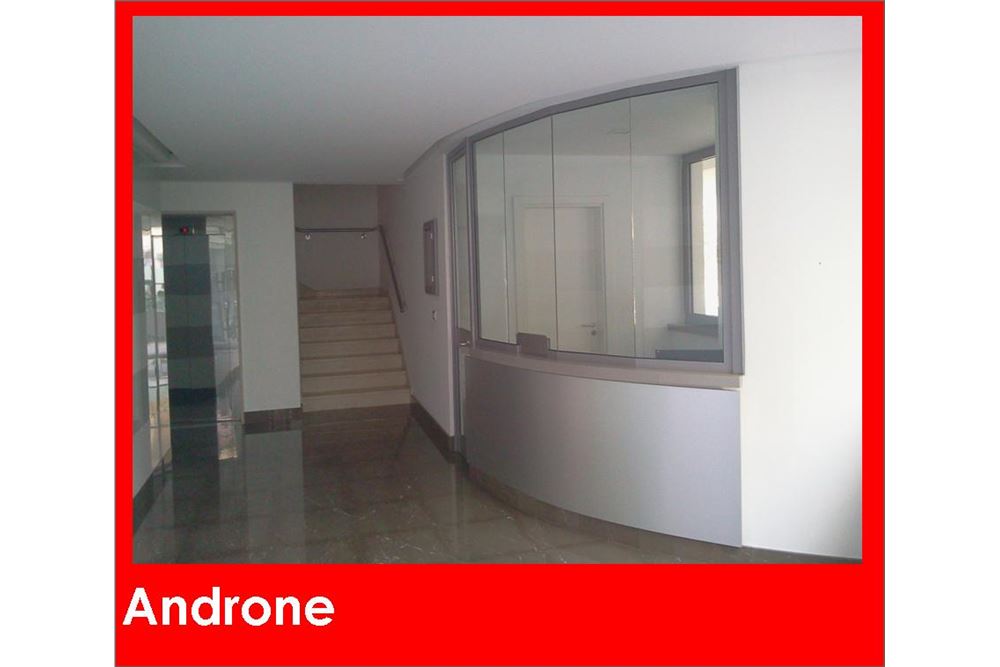 Ufficio/172 mq  a Bari - Picone (zona Picone)