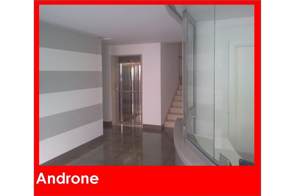 Ufficio/172 mq  a Bari - Picone (zona Picone)