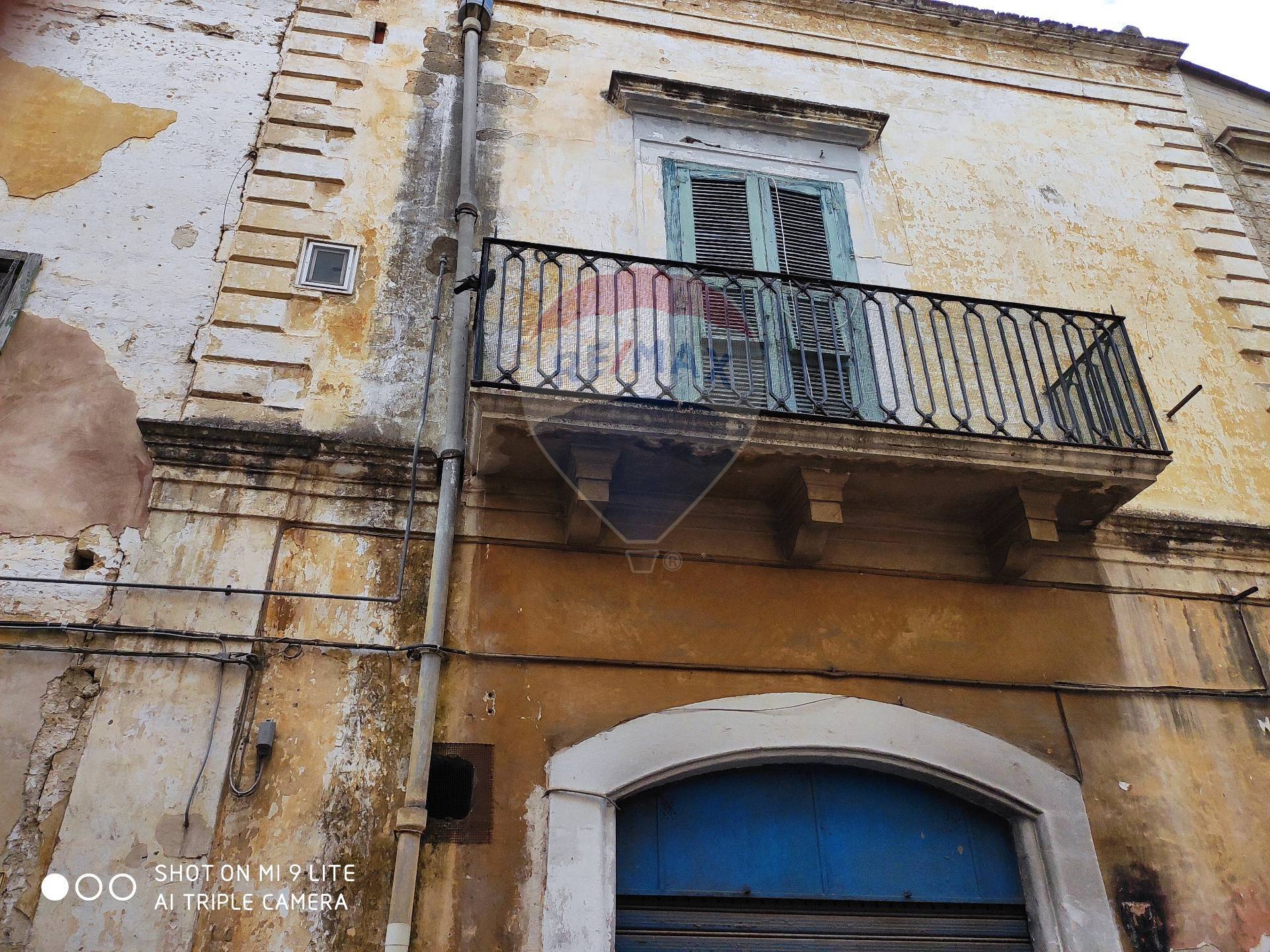 Casa indipendente di  6 vani /747 mq  a Triggiano