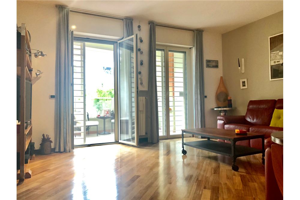 Appartamento di  6 vani /180 mq  a Bari - Poggiofranco (zona Poggiofranco)