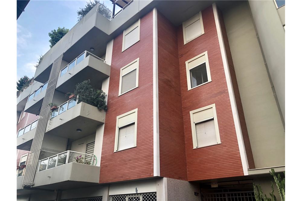 Appartamento di  6 vani /180 mq  a Bari - Poggiofranco (zona Poggiofranco)