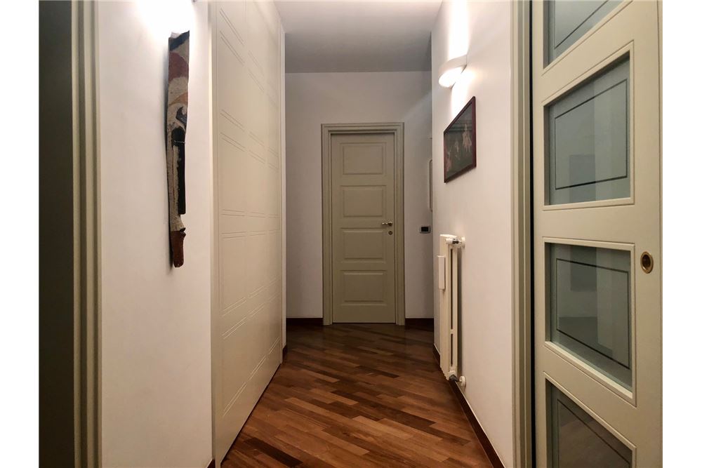 Appartamento di  6 vani /180 mq  a Bari - Poggiofranco (zona Poggiofranco)