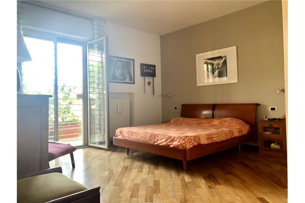 Appartamento di  6 vani /180 mq  a Bari - Poggiofranco (zona Poggiofranco)