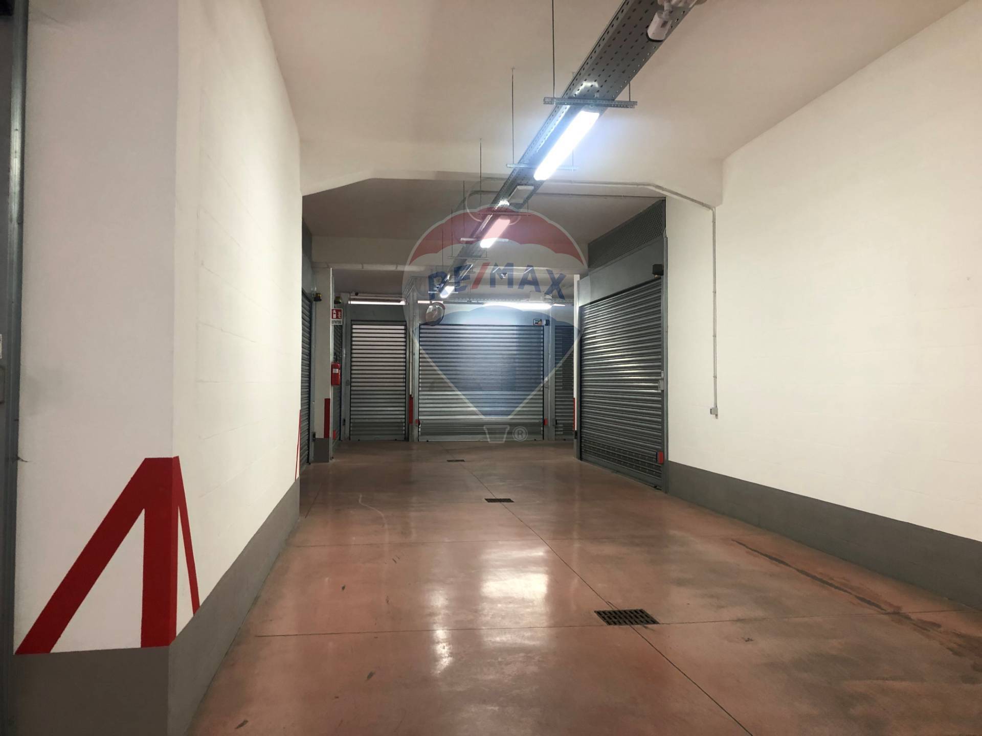 Box / Garage / Posto Auto di  1 vani /17 mq  a Bari - Poggiofranco (zona Poggiofranco)