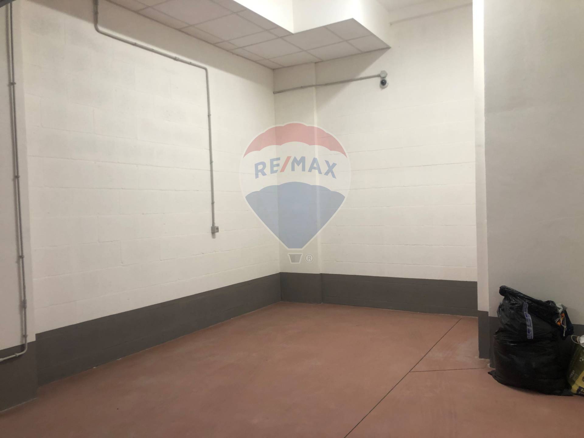 Box / Garage / Posto Auto di  1 vani /17 mq  a Bari - Poggiofranco (zona Poggiofranco)