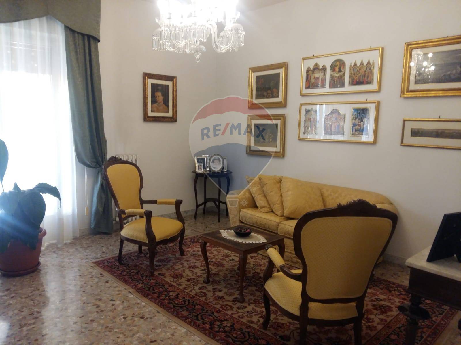 Appartamento di  4 vani /175 mq  a Bari - Poggiofranco (zona Poggiofranco)