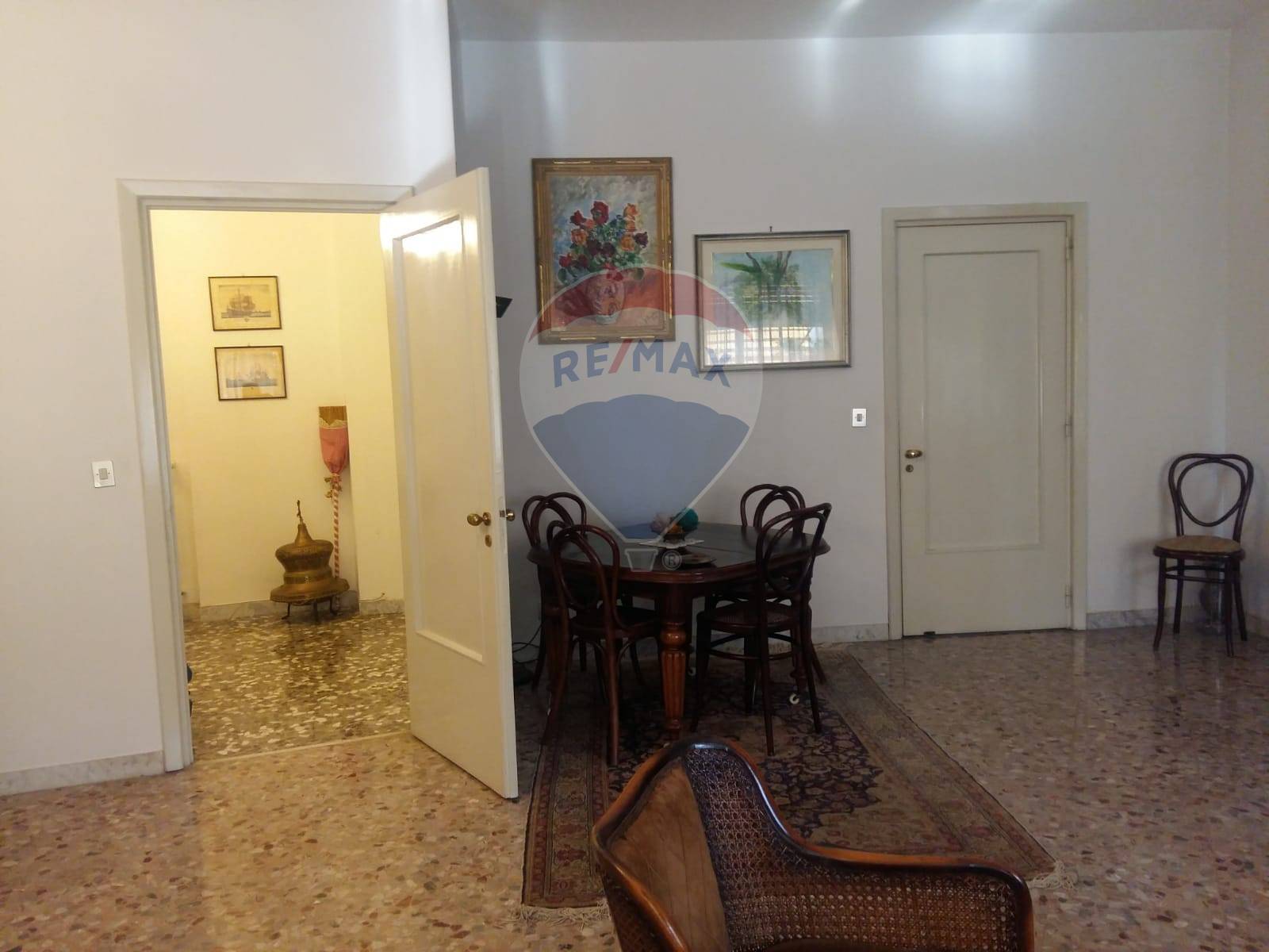 Appartamento di  4 vani /175 mq  a Bari - Poggiofranco (zona Poggiofranco)