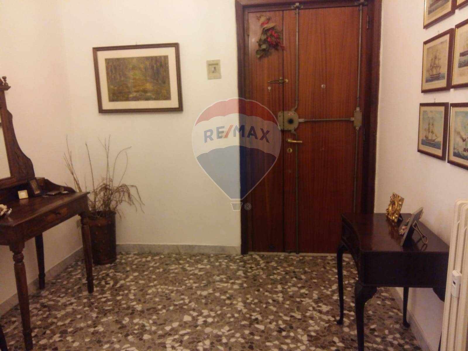 Appartamento di  4 vani /175 mq  a Bari - Poggiofranco (zona Poggiofranco)