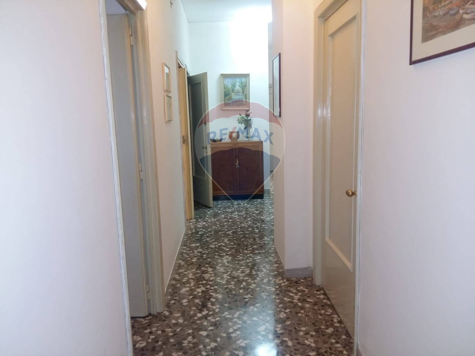 Appartamento di  4 vani /175 mq  a Bari - Poggiofranco (zona Poggiofranco)