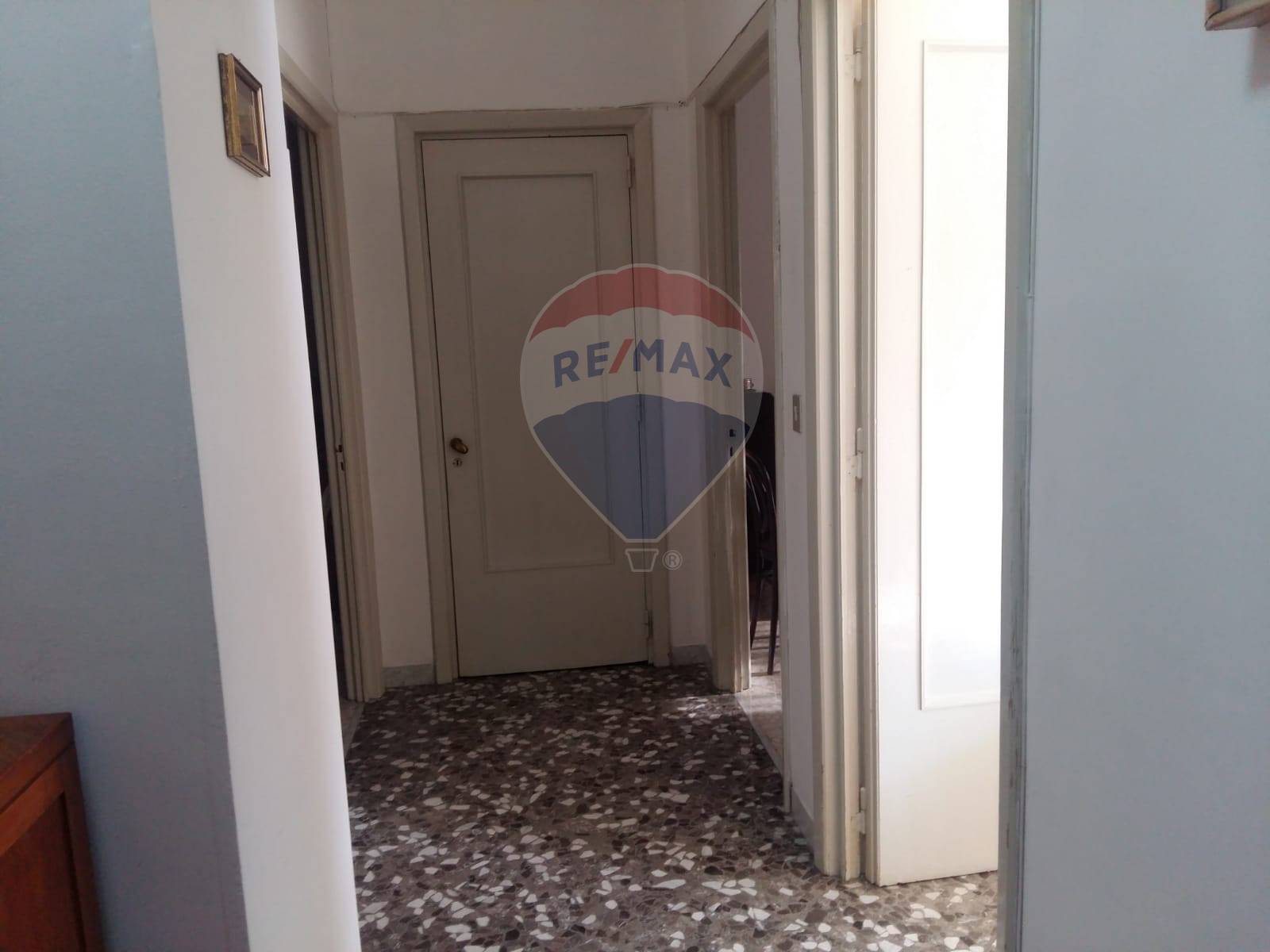 Appartamento di  4 vani /175 mq  a Bari - Poggiofranco (zona Poggiofranco)