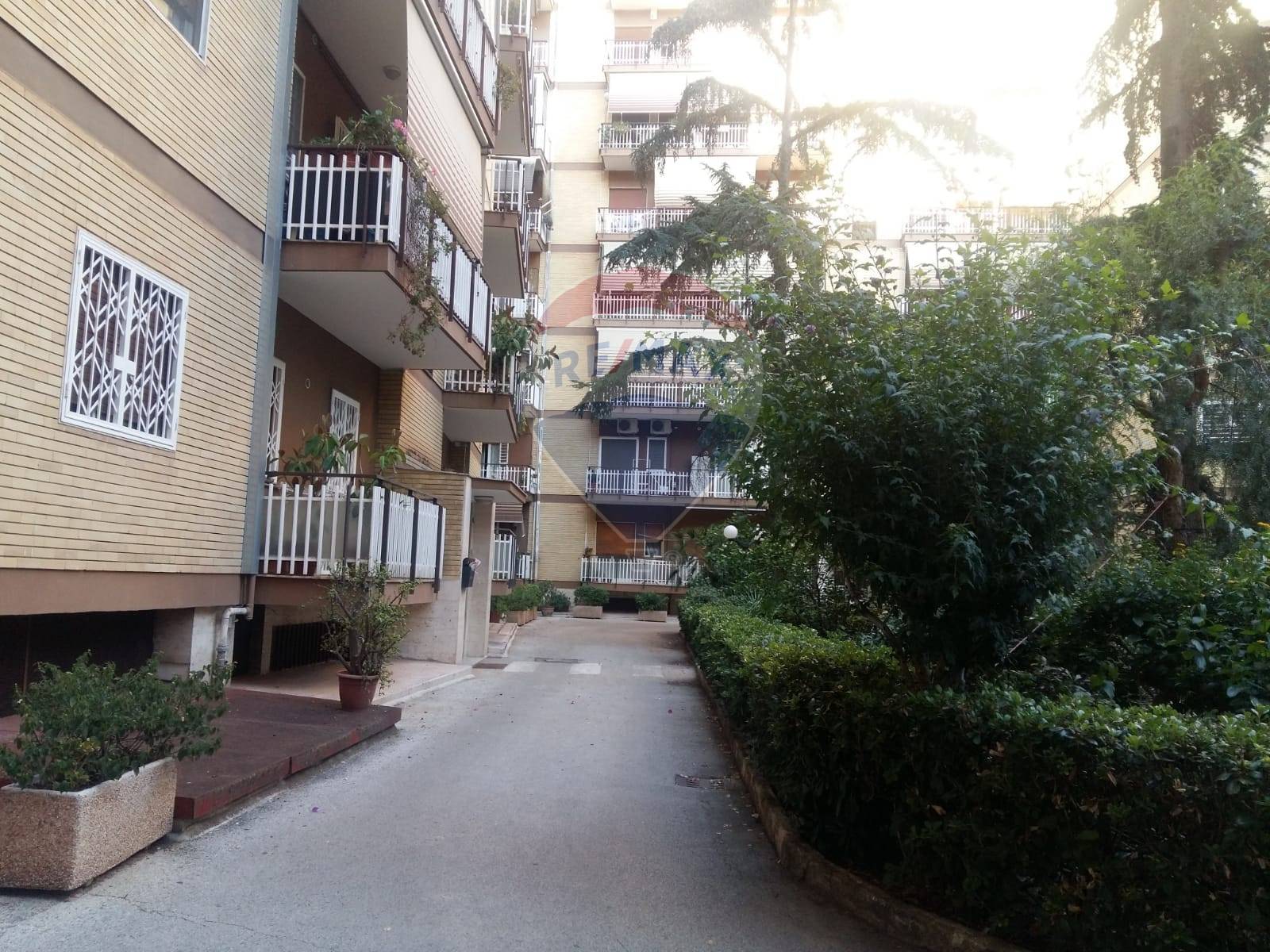 Appartamento di  4 vani /175 mq  a Bari - Poggiofranco (zona Poggiofranco)